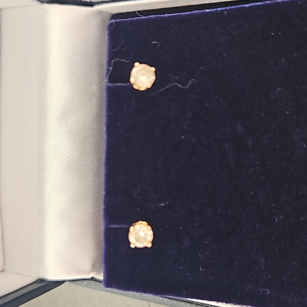 White diamond earrings set in yellow gold.